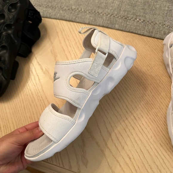 WHITE NIKE SANDALS - Picture 9 of 10